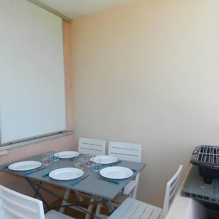 T2 A Bormes-les-mimosas, 4 Couchages, Parking, Proche Et Commerces, Menage Inclus - Fr-1-251-803 * 봄레미모사